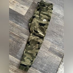 Men’s camo Nike jogger